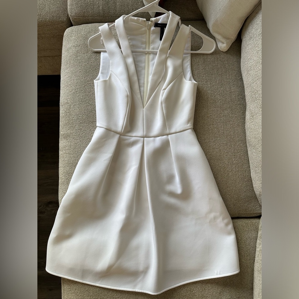 Elegant White Sleeveless Dress